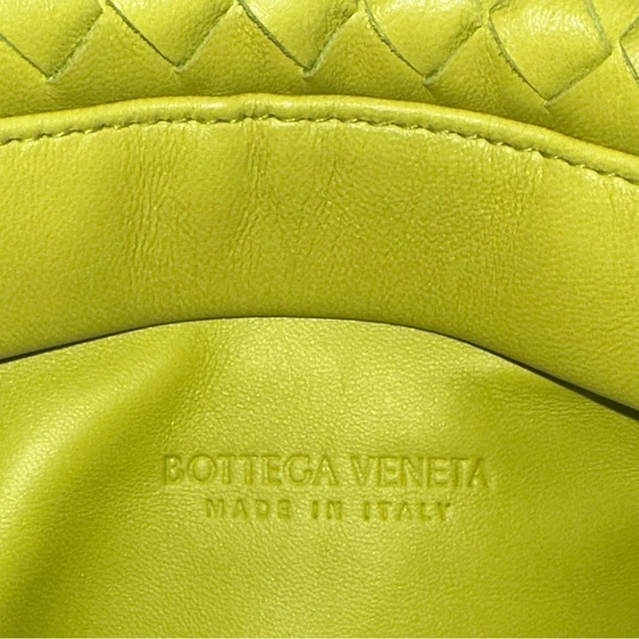 Bottega Veneta Nappa Intrecciato The Fold Crossbody in Kiwi - Picture 3 of 15